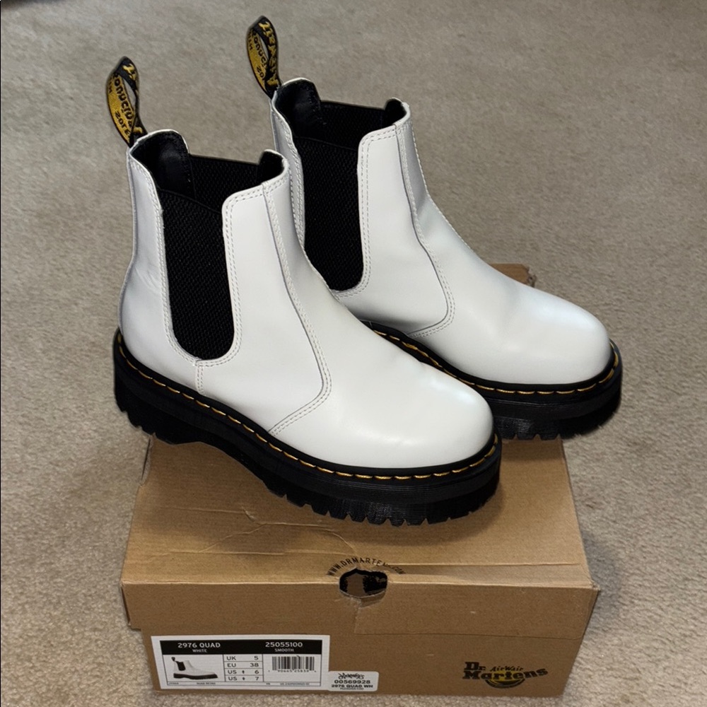 Dr. Martens AirWair Chelsea Boots